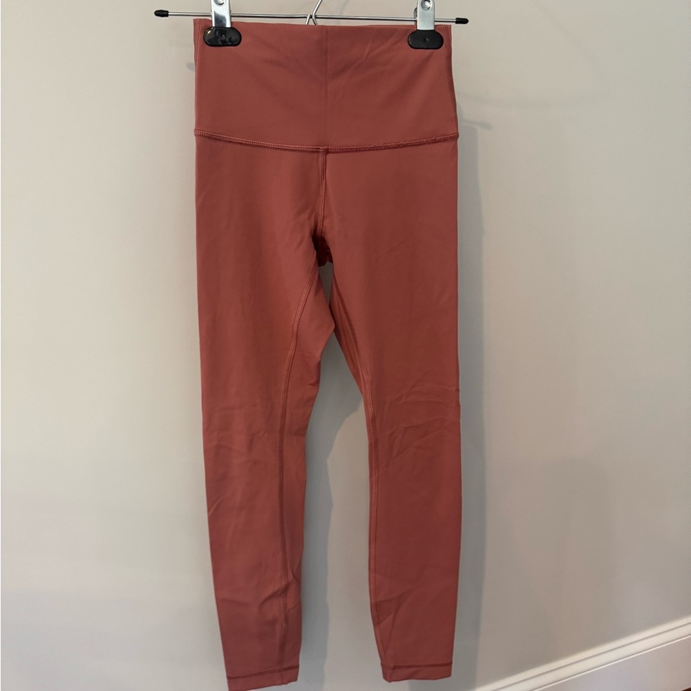 Wunder Under High-Rise Tight 25"
Luxtreme